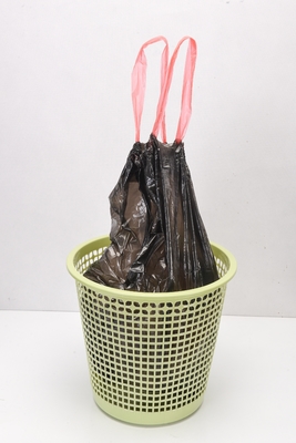 HDPE 플라스틱으로 만든 밧줄이 있는 쓰레기 봉지 주문 받아